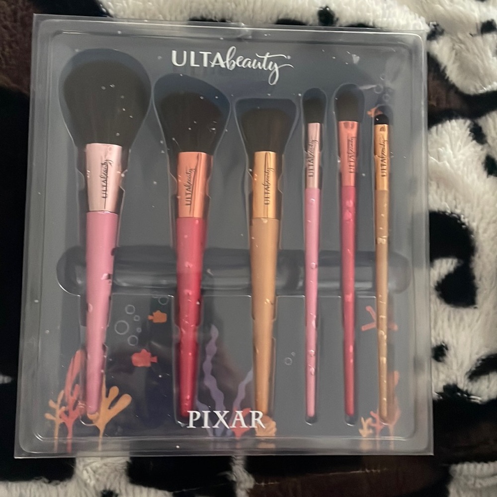 Finding Nemo makeup brush set